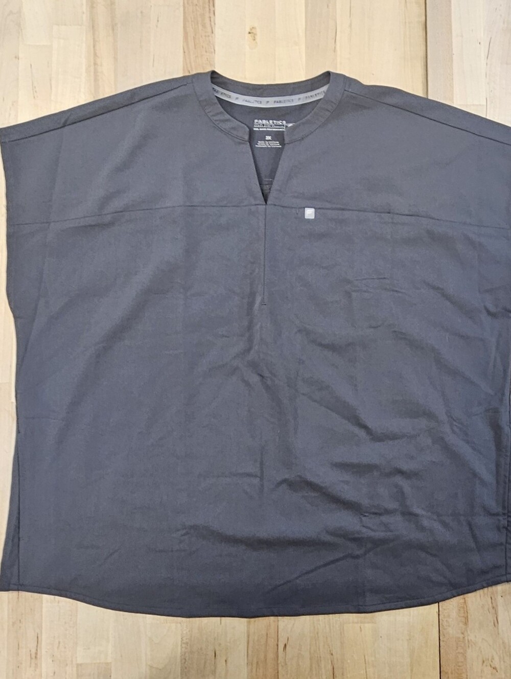 Fabletics Evolve Oversized Scrub Top Women 2X Gray 3-Pocket Poly Blend TS2500501